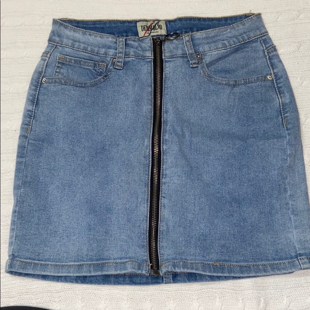Cute skirt with front zipper